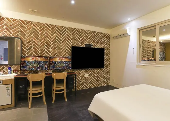Hotel H2