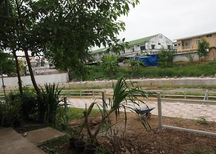Phetsuwan Hotel