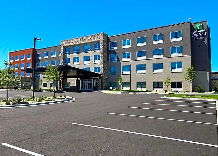 Holiday Inn Express & Suites Madison West - Middleton