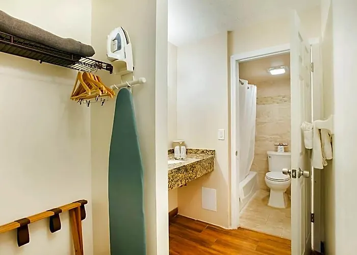 Oyo Waterfront Hotel- Cape Coral Fort Myers, Fl