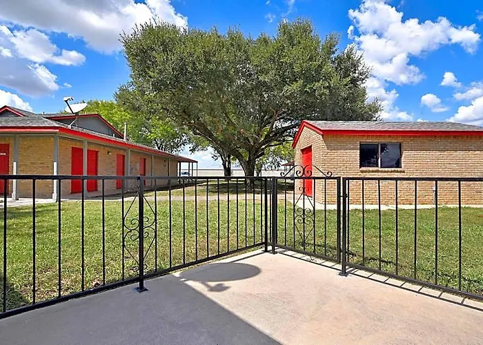 Americas Best Value Inn Lockhart