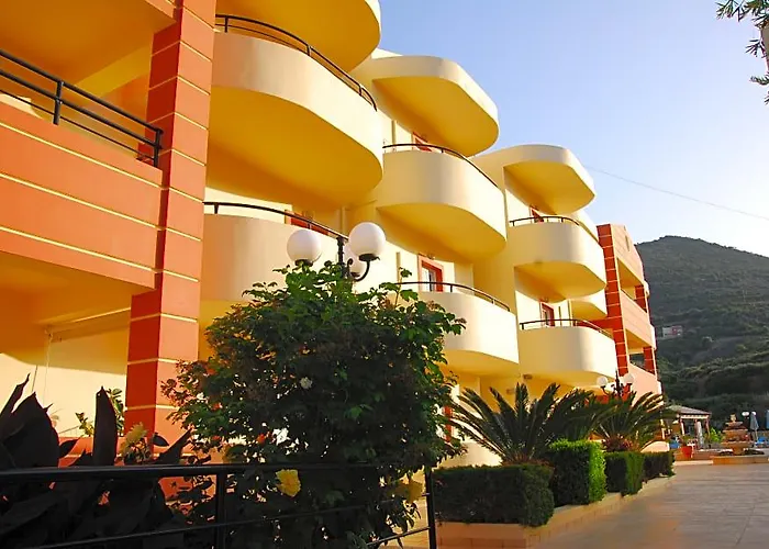 Elpis Studios & Apartments
