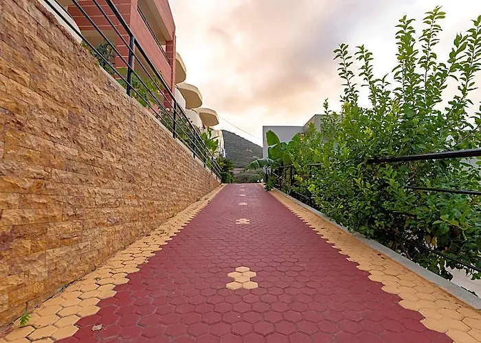Elpis Studios & Apartments