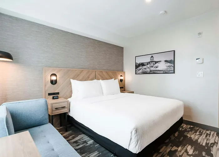 Sandman Signature Winnipeg Airport Hotel & Suites
