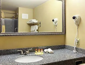 Days Inn & Suites By Wyndham Jeffersonville In