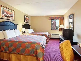 Days Inn & Suites By Wyndham Jeffersonville In