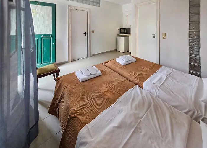 Agnes Beach Hotel Apartments