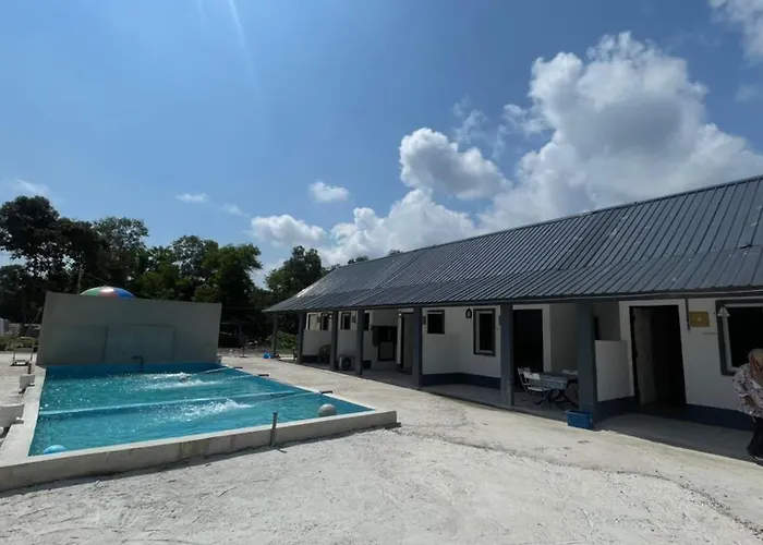 Oyo 91303 Chalet Awie