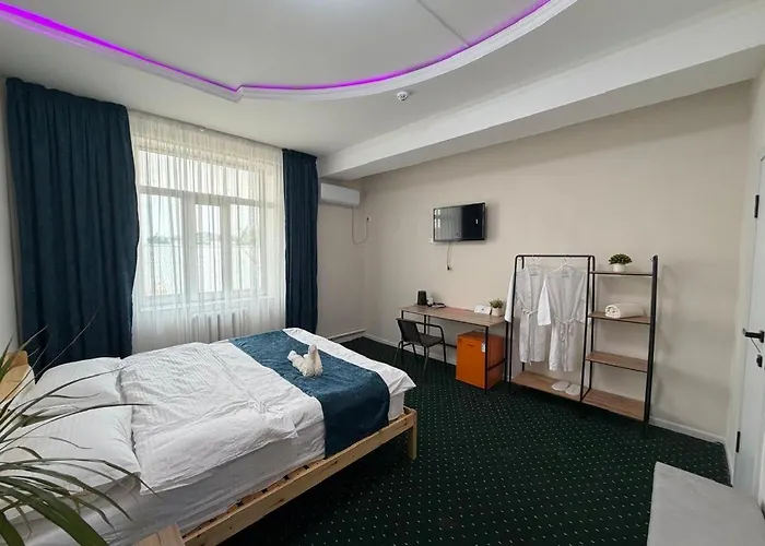 Саратан Отель