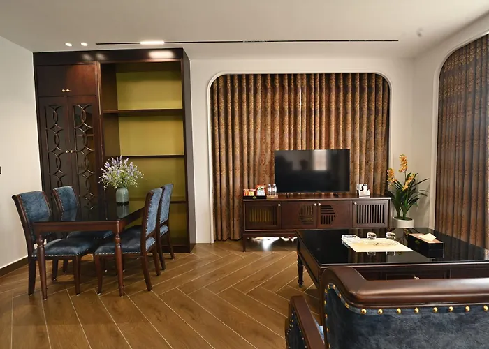Nhat Long Hotel