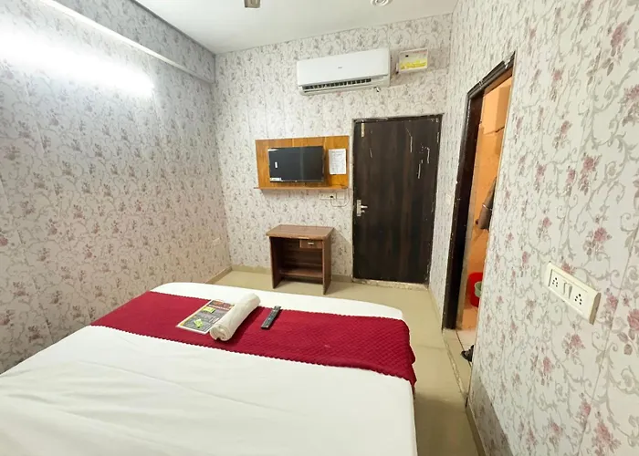 Hotel Golden Stay 2 Mints Walking From Rajendra Nagar Metro Station