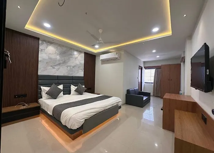 Hotel Peacock Anand