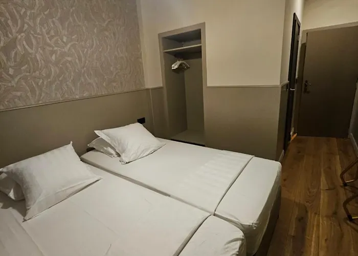 Orange Parkway Hotel