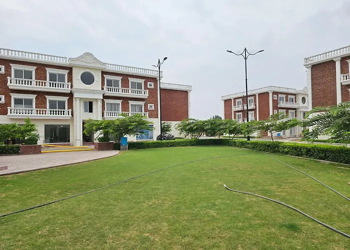 Hilton Suit 2Bhk Apartment Garden View
