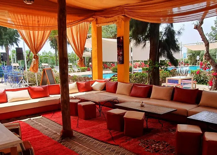 Domaine Couleurs Berbères, Piscine, Vue Atlas, Bivouac&Expériences à Lalla Takerkoust