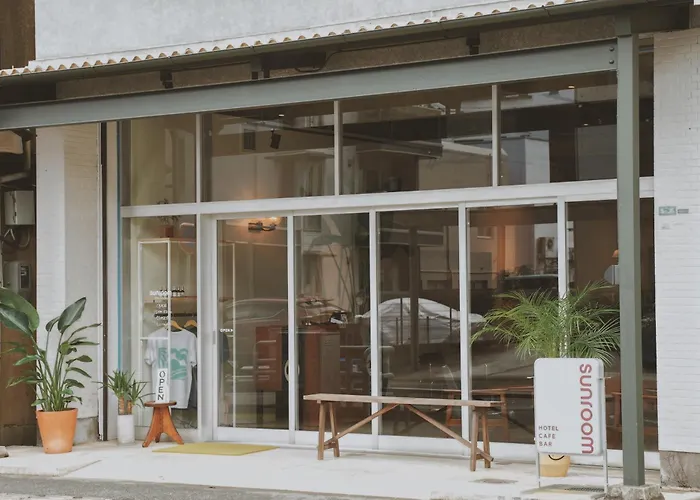 Sunroom Hotel,Cafe,Bar