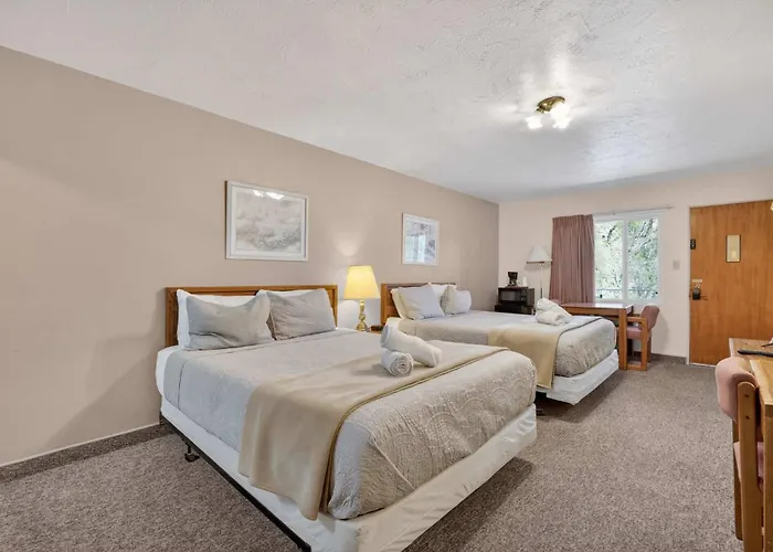 Eagle Motel Suite 115