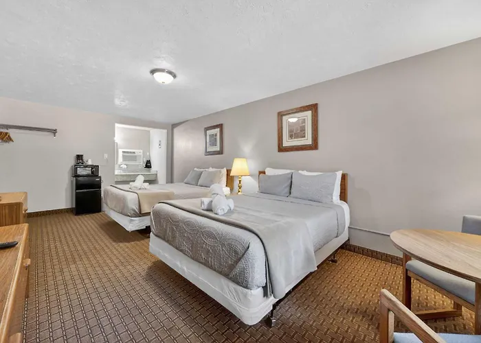 Eagle Motel Suite 121