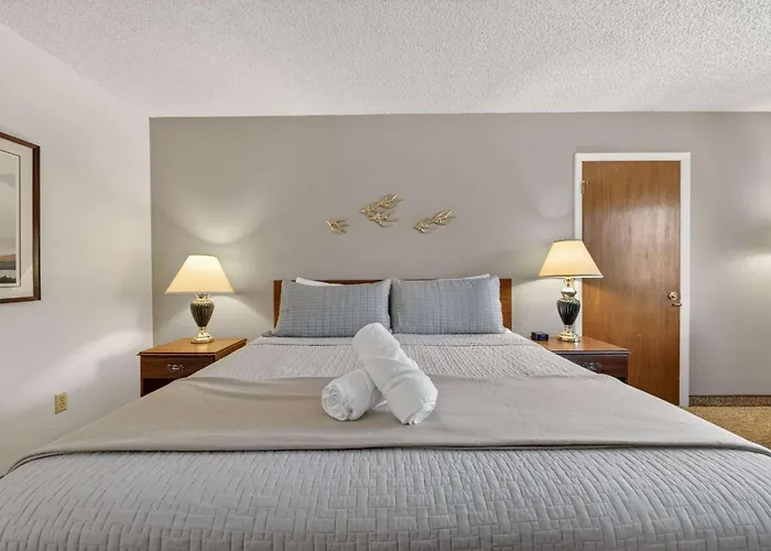 Eagle Motel Suite 225