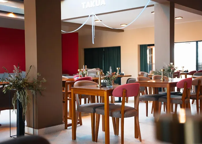 Takua Hotel Serrano