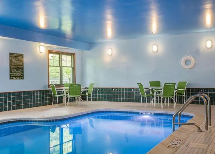 Hotel Glens Falls / Lake George