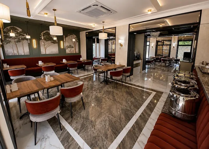 Delmont Hotel