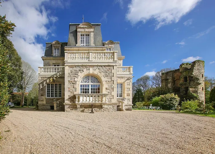 Quatorze - manoir au coeur du parc du Château de La Garnache