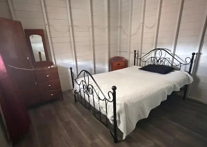 Courty Hotel, Charters Towers