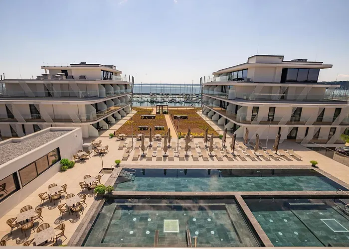 Birges Hotel Lifestyle And View