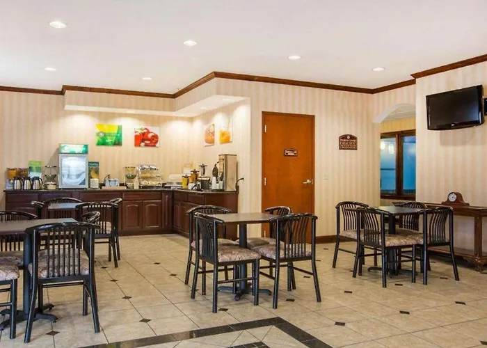Hotel Glens Falls / Lake George