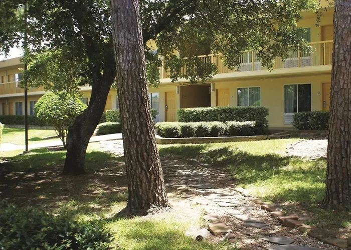 Rodeway Inn Huntsville West