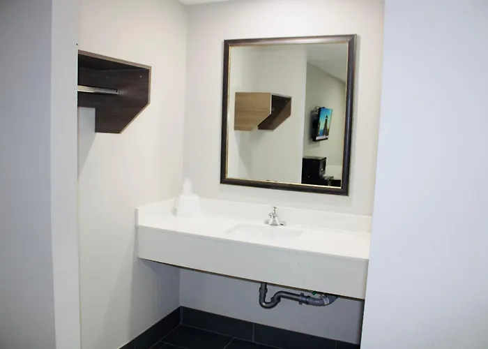Homestay Inn & Suites