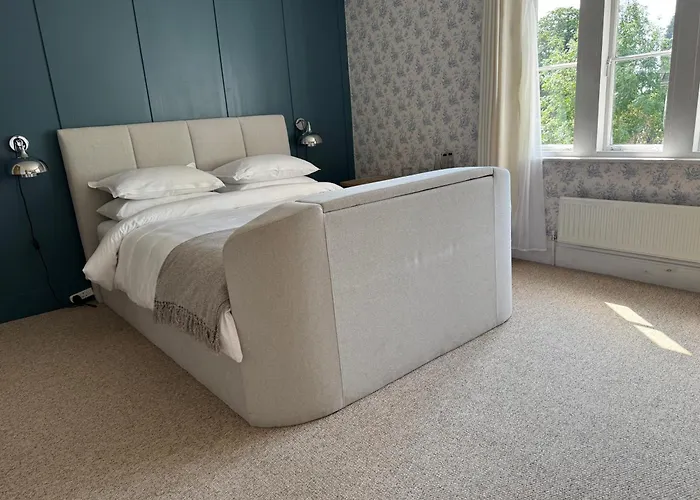 Whichcote Arms Hotel