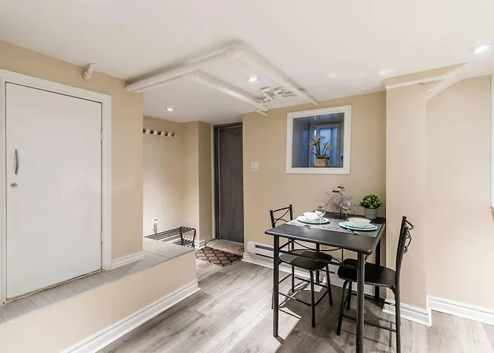 St Clair Hotel - Cozy Basement Suite With Parking
