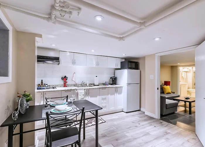 St Clair Hotel - Cozy Basement Suite With Parking
