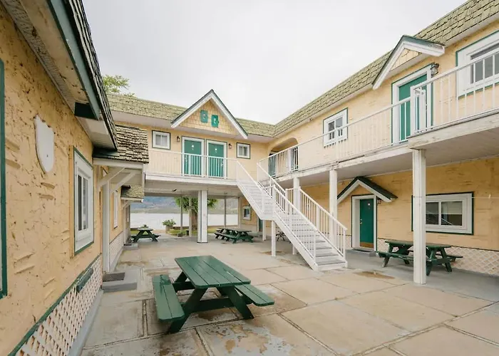 Suite 16 Green Gables Resort Lake View Retreat