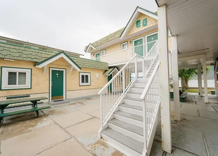Suite 16 Green Gables Resort Lake View Retreat