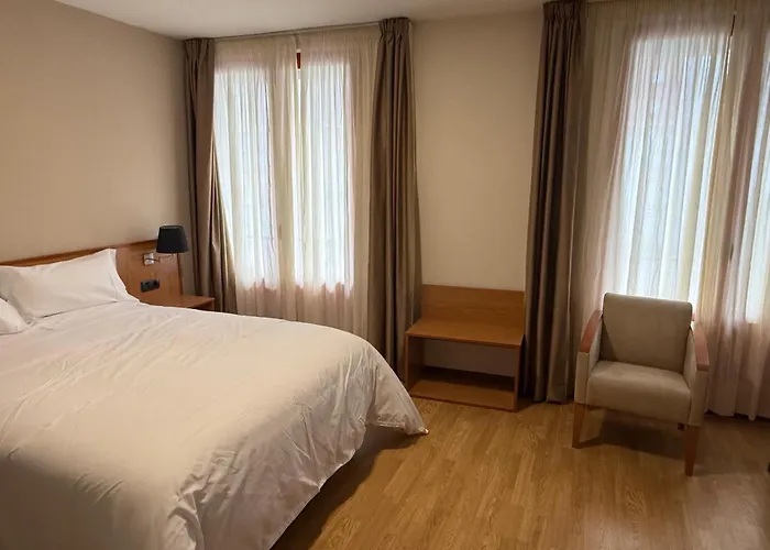 Hotel CHG LEYTON