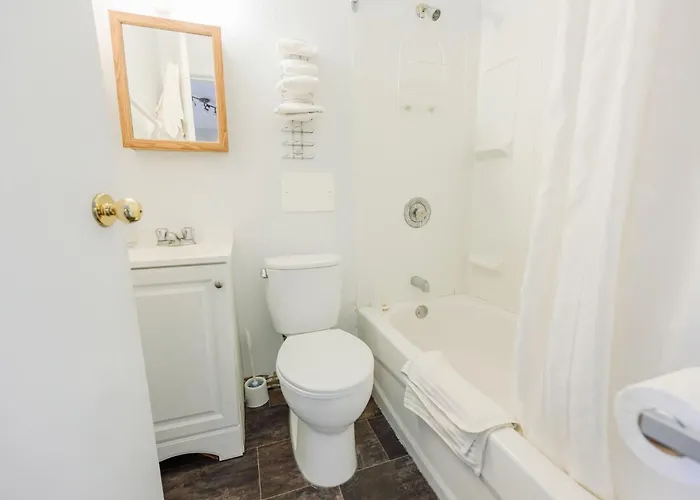 Suite 12 Green Gables Resort Lake View Retreat