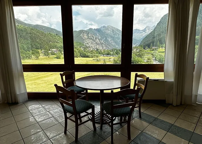 Hotel Foyer Brusson