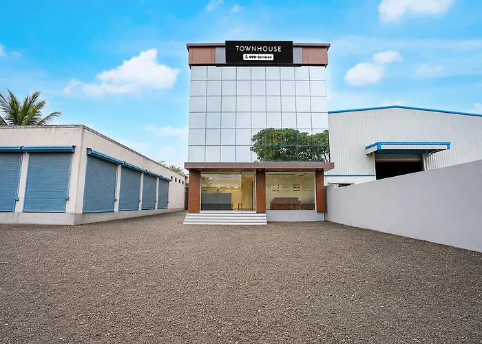 Super Townhouse Chakan Corporate Homestay Formerly New Royal Inn