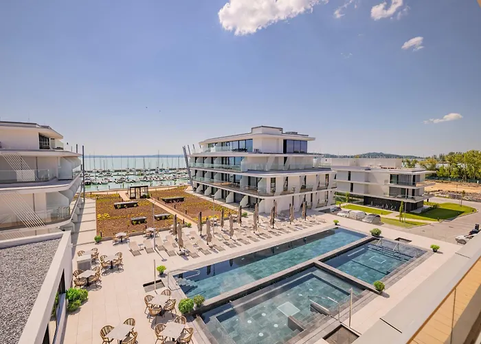 Birges Hotel Lifestyle And View