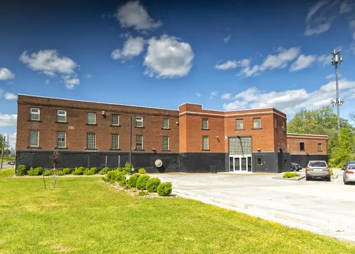 Industrial Loft, Walk To Campus