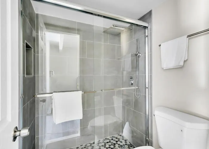 Jersey Shore Stay 2 Beds, Free Parking, Pool