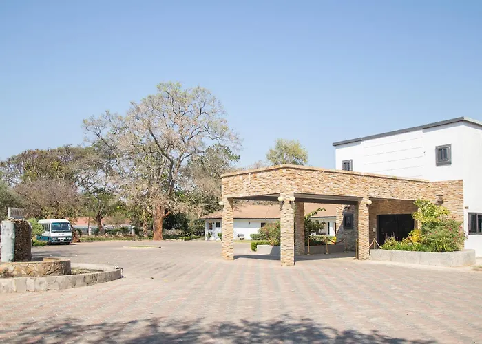 Zambezi Junction Lodge&Serengeti Restaurant