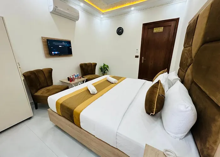 Go 001 Hotel Lahore
