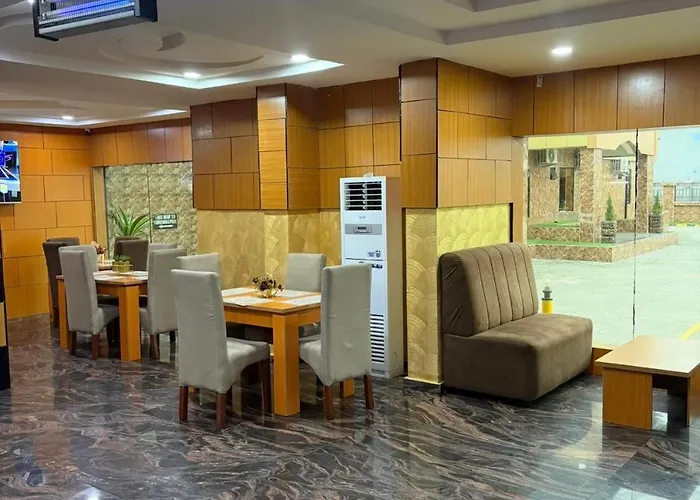 Goldstep Hotel Okpaka
