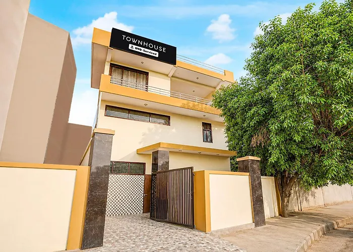 Super Townhouse Sector 13 Gurgaon