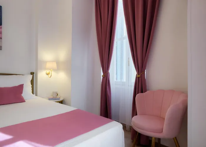 Aphrodite Luxury Rooms