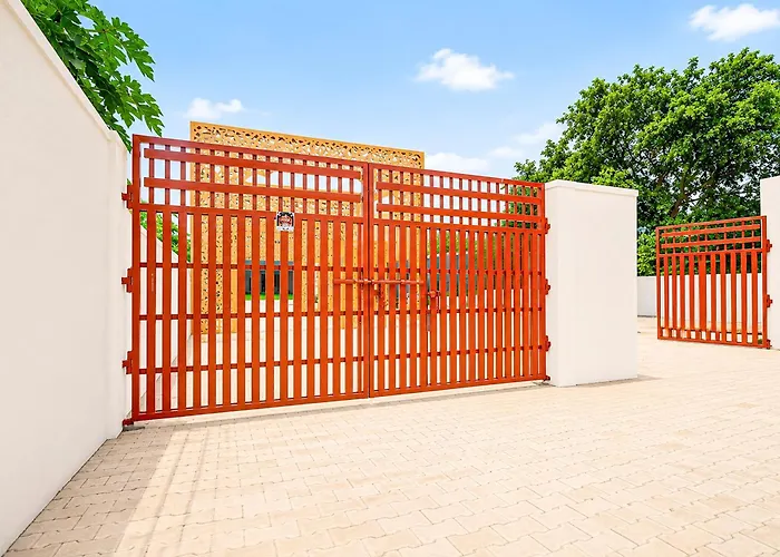 Collection O Narsi Vihar Park Mathura Formerly Ummed Palace
